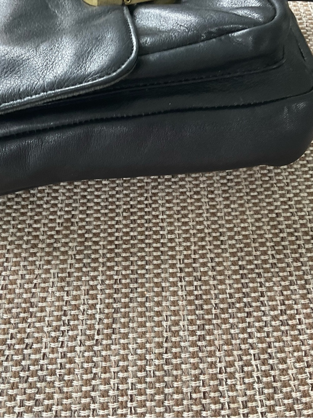 Black leather Enzo Angiolini crossbody - Picture 4 of 11